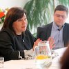 MINISTRYNĚ SCHILLEROVÁ BESEDOVALA SE SENIORY