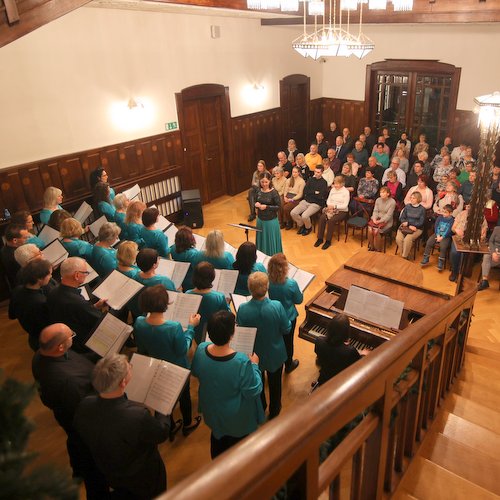 Adventní koncert Alou Vivat rozezněl Hernychovu vilu