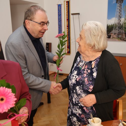 NA RADNICI SE SETKALI S DEVADESÁTNÍKY