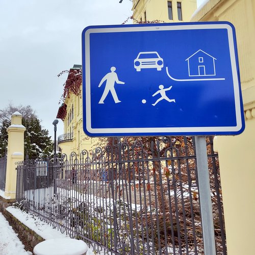 Jaká pravidla platí v obytných zónách?