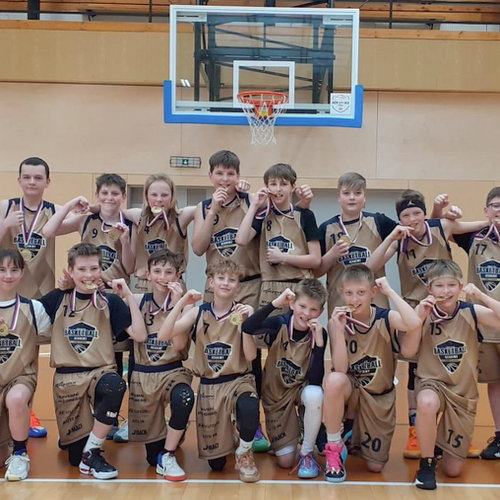 DOMÁCÍ BASKETBALISTÉ U12 OVLÁDLI VÝCHODOČESKÝ PŘEBOR