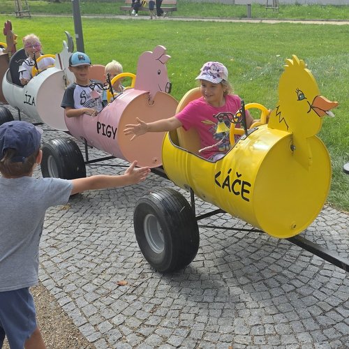 Dětské odpoledne zaplnilo park u Roškotova divadla