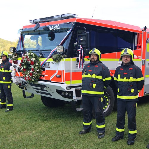 Černovírští hasiči slavnostně převzali novou cisternu