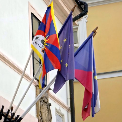 Na radnici zavlála tibetská vlajka